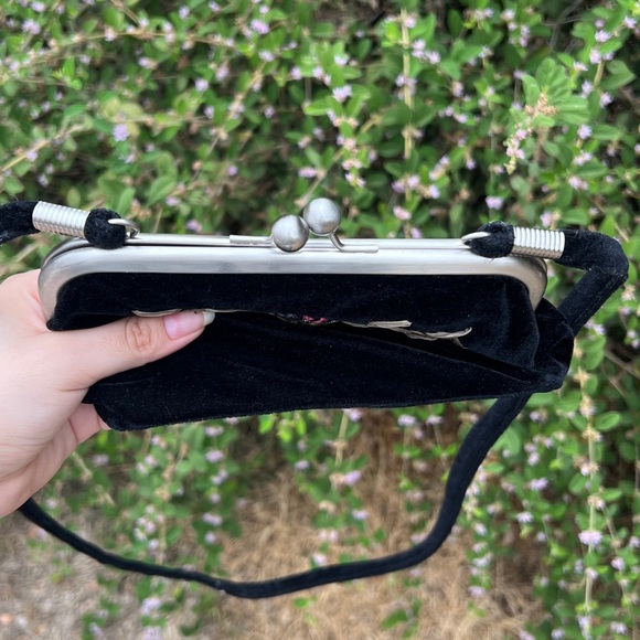 Elegant Black Velvet Floral Clutch - Picture 6 of 7